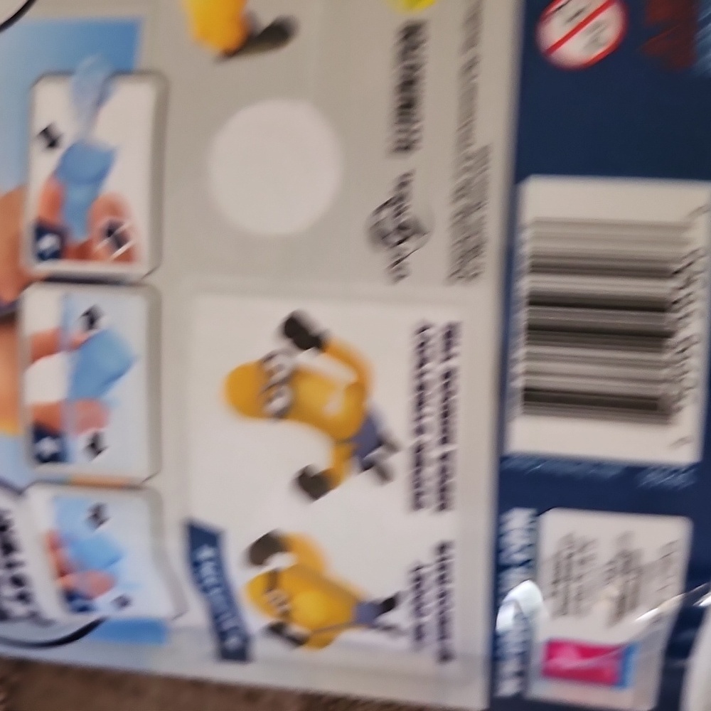 Universal Despicable Me 4 Minion Figures - Yellow and Blue - Picture 3 of 3